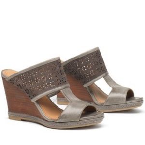 Trask Payton Leather Wedge Sandal Gray